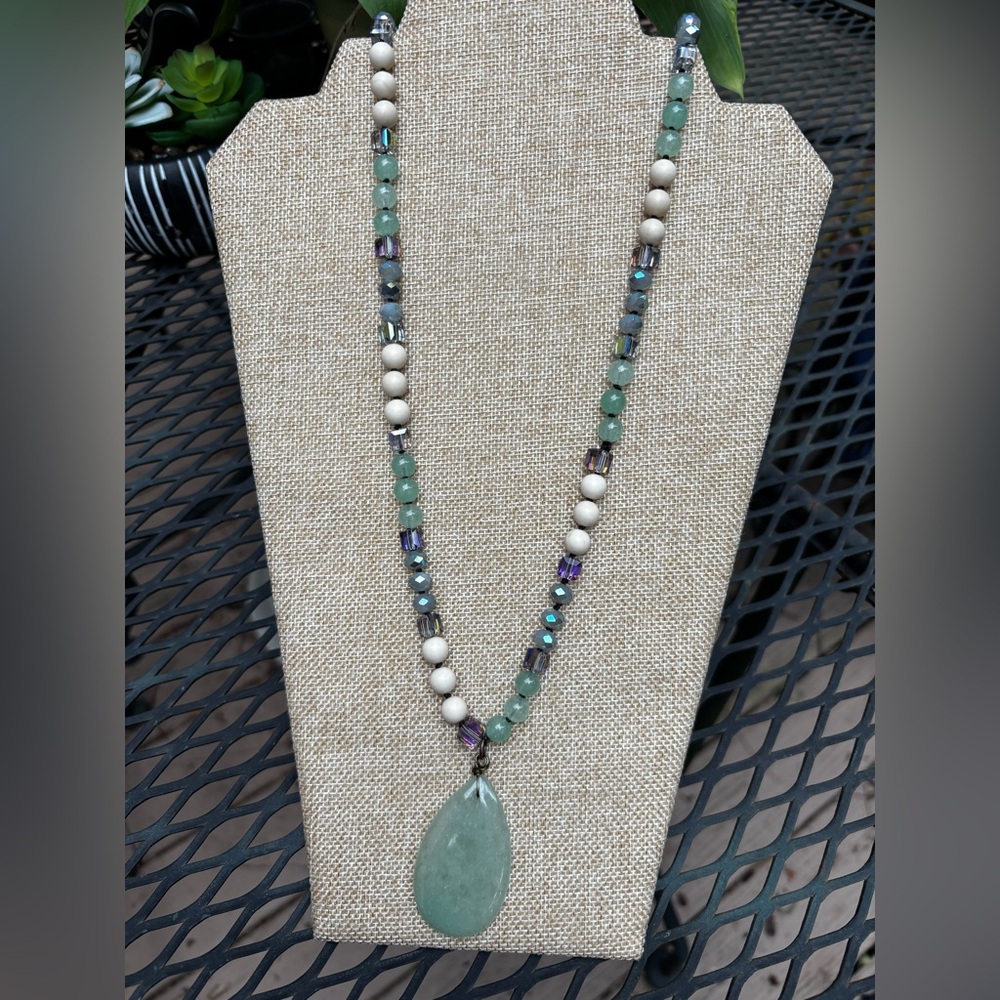 Chic Beaded Necklace with Green Pendant - Picture 1 of 3